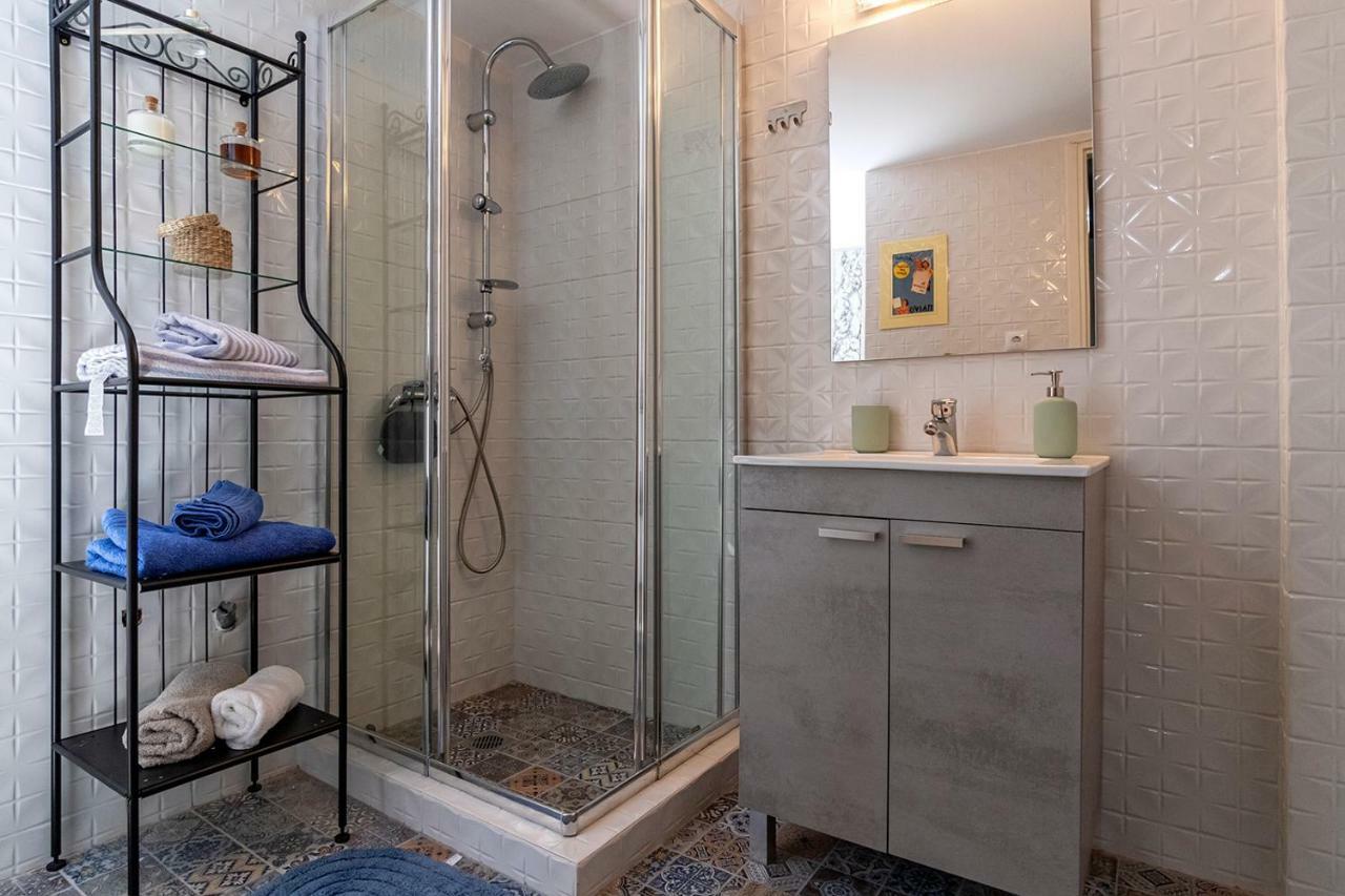 Colourful Apt,Airport Line,6 Min Metro,300 Mbps! Apartment Athens Exterior photo
